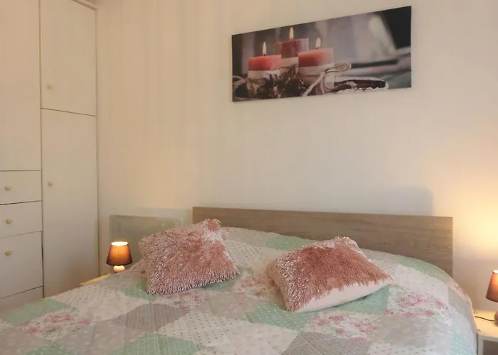 Sg000-c19 4 Pieces 6 Couchages Villa